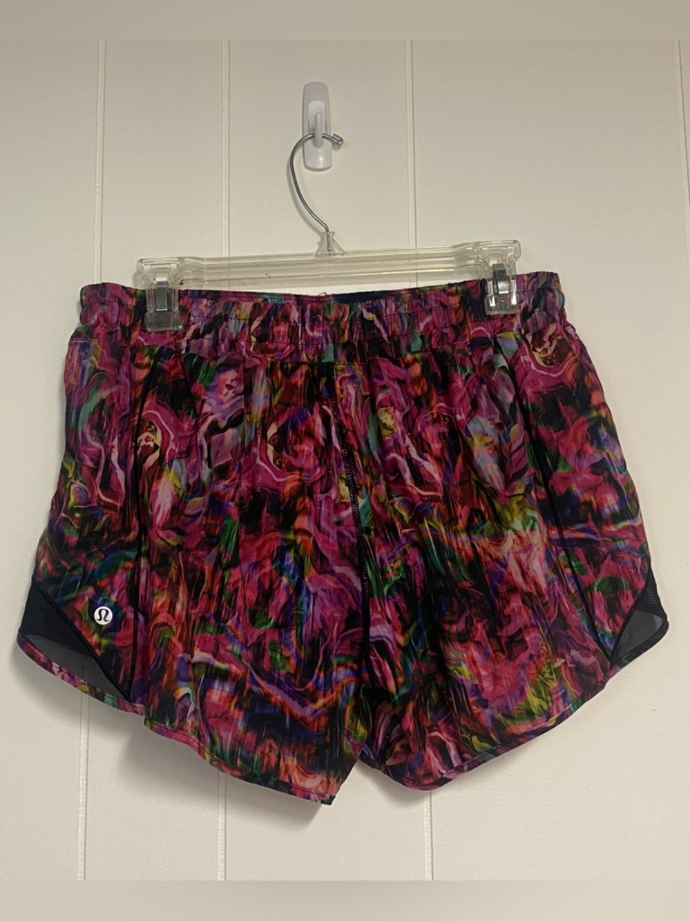 Lululemon Hotty Hot Shorts Size 12 Low Rise 4” Inseam - Picture 2 of 9